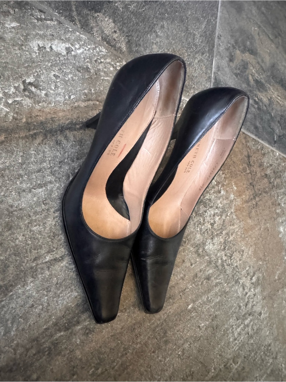 Kenneth Cole Black Leather Pointed-Toe Pumps